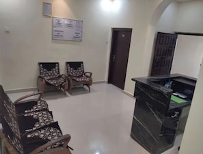 Lobby - Fabhotel Cherish Stays (Ranchi)