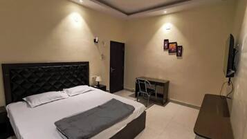 Lakens van Egyptisch katoen, luxe beddengoed, een kluis op de kamer
