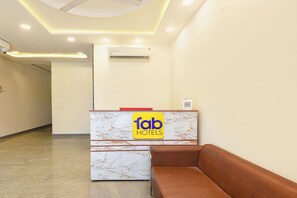 Reception - Fabhotel Green Lotus (New Delhi)