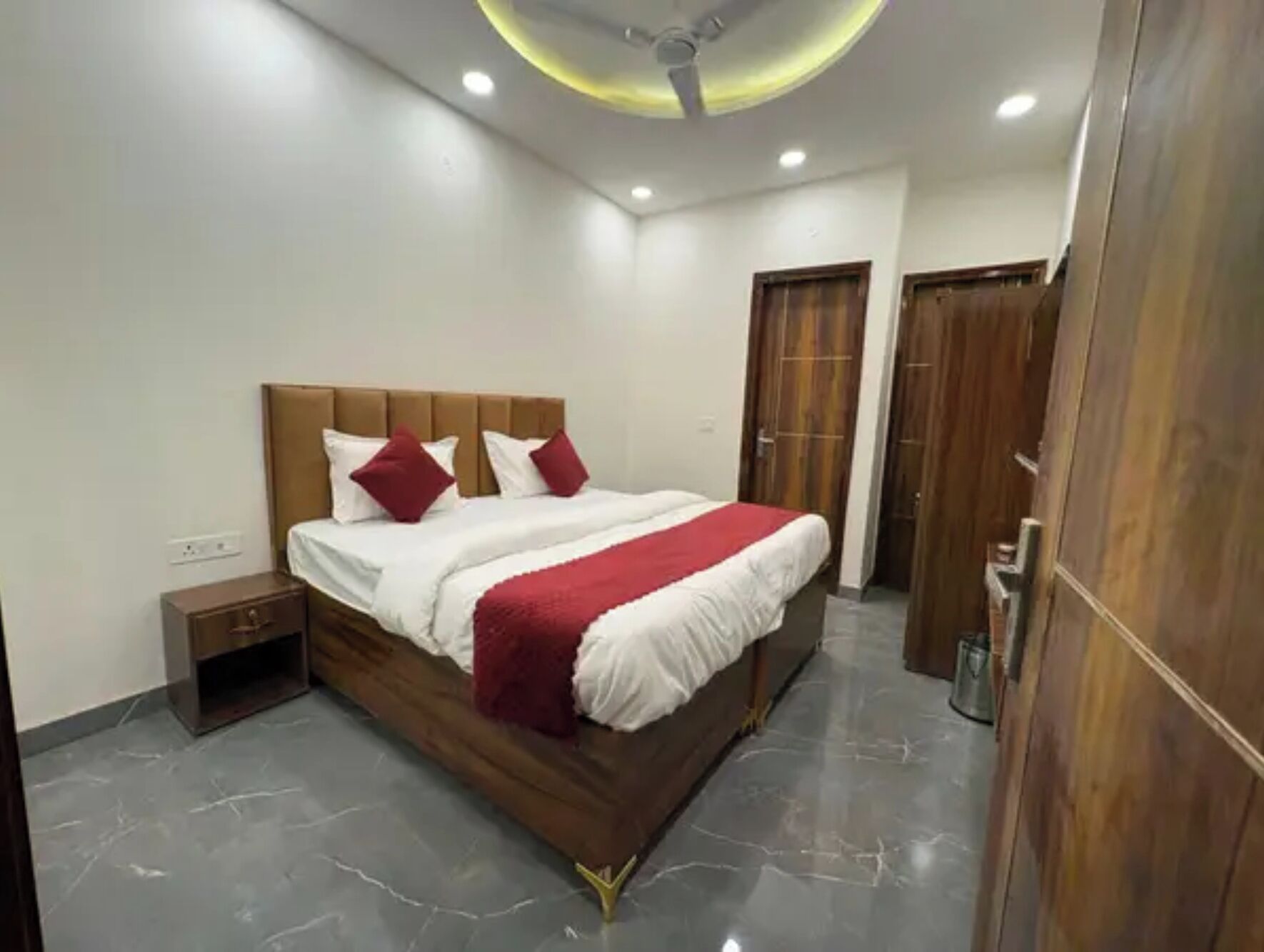 Deluxe Room | Egyptian cotton sheets, premium bedding, in-room safe, desk
