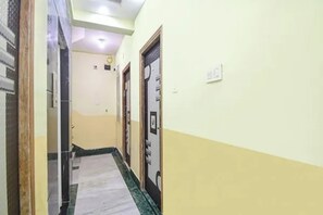 Lobby - Via Om Shanti International (Kolkata)