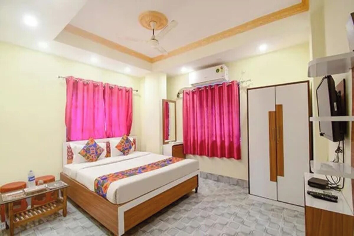 Premium Room | Egyptian cotton sheets, premium bedding, in-room safe, desk