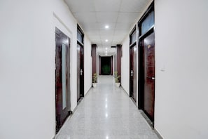 Lobby - Fabhotel Luxora (Noida)