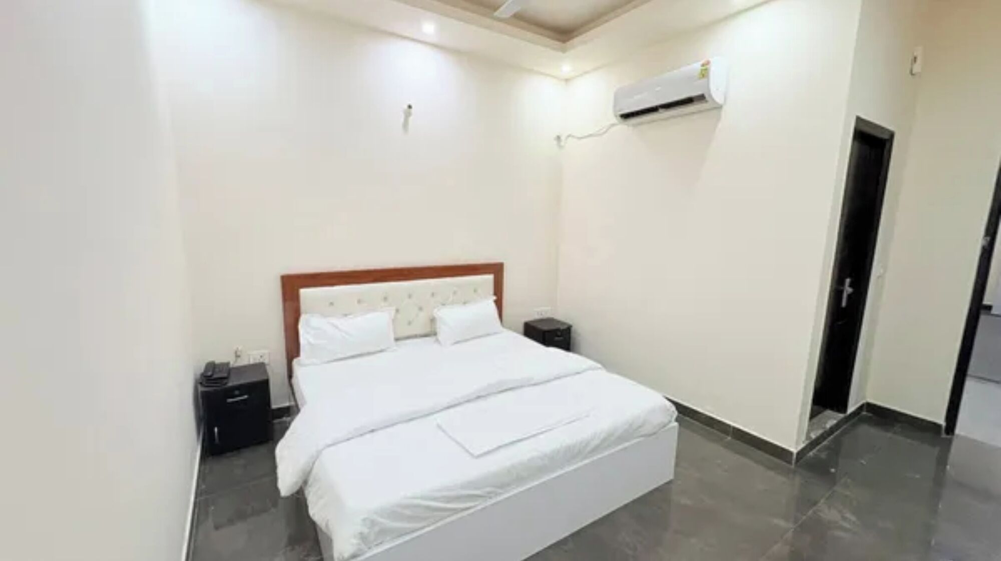 Deluxe Room | Egyptian cotton sheets, premium bedding, in-room safe, desk