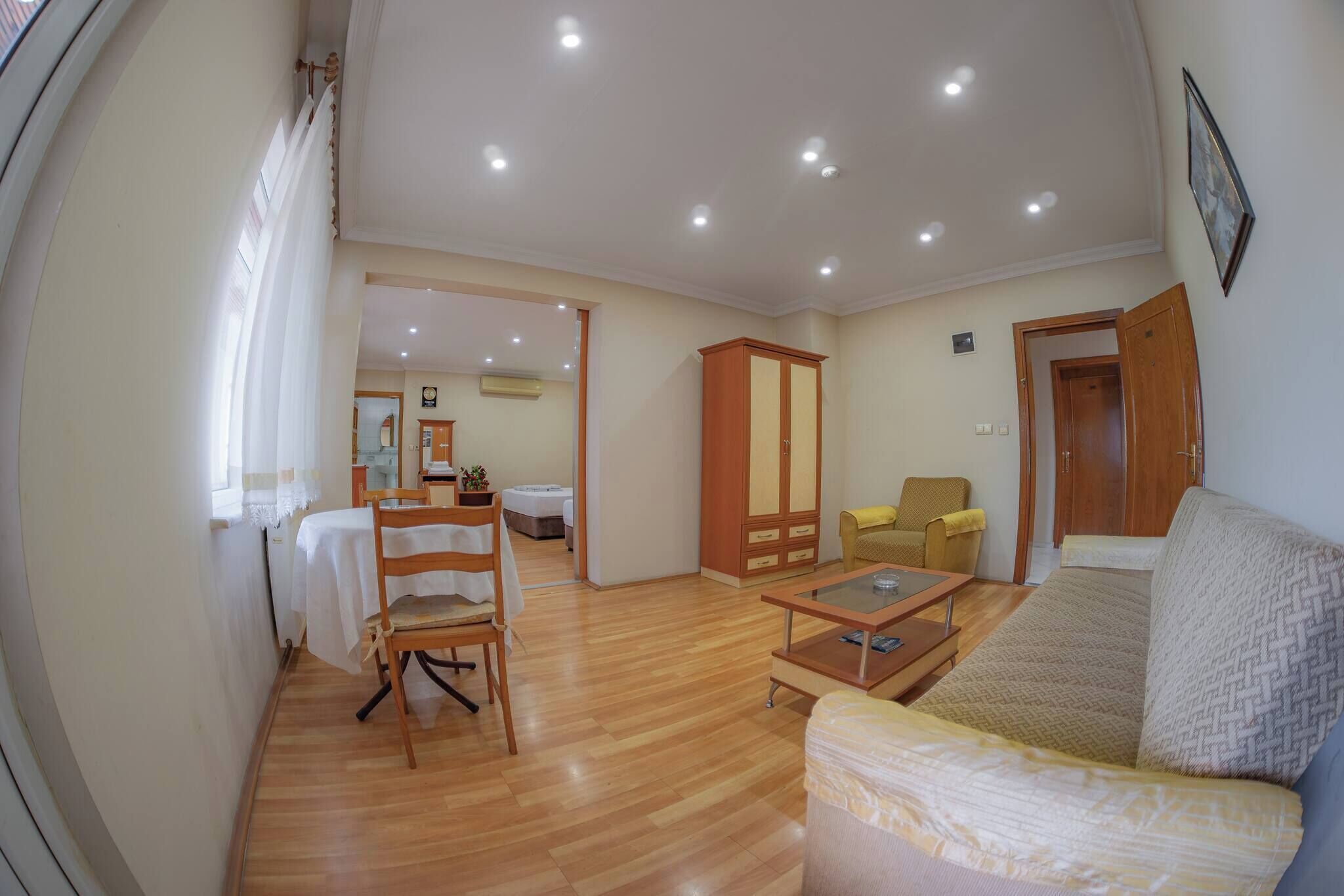 Room, 1 Bedroom, Smoking, Balcony | Living room | Books