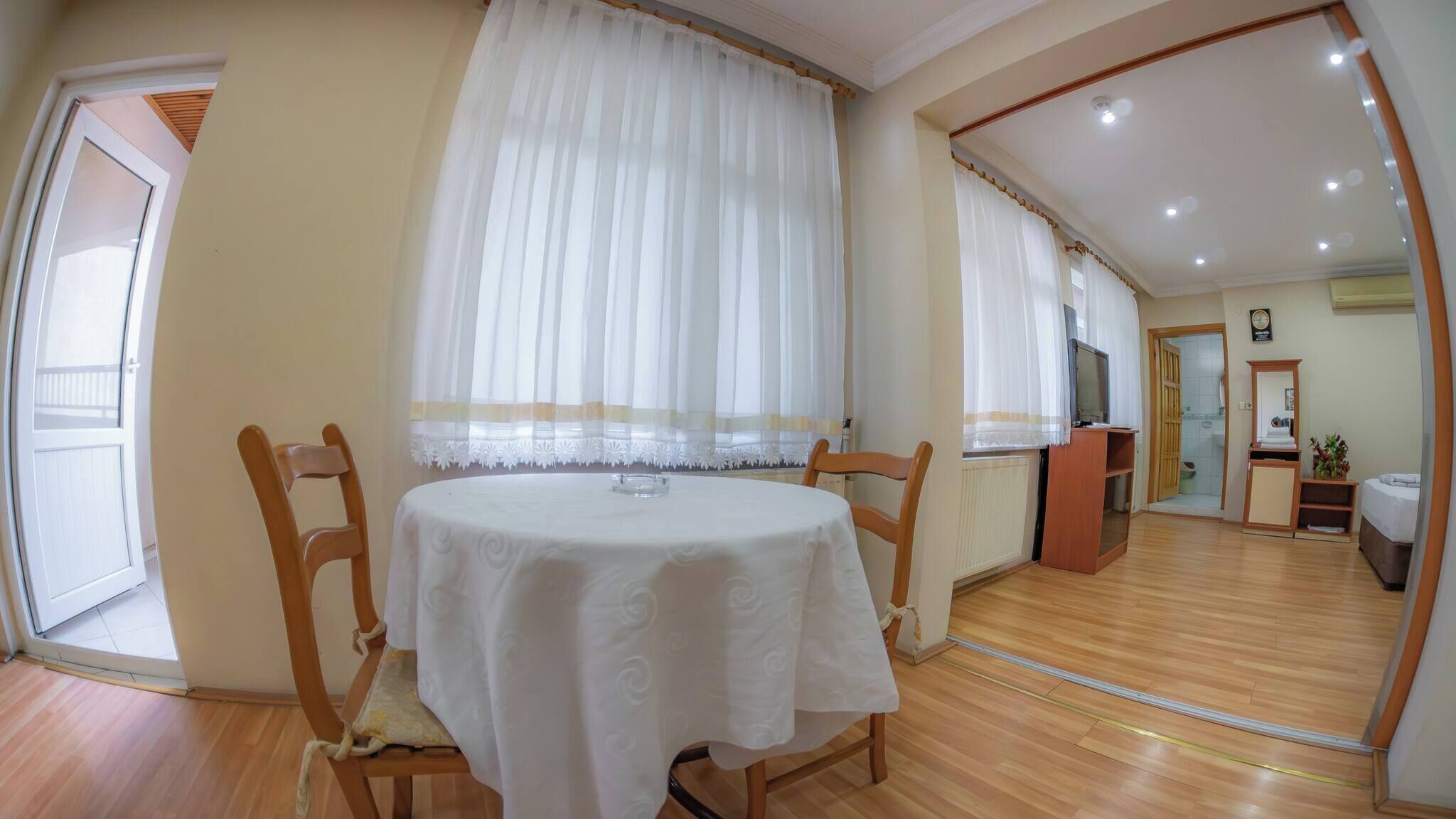 Room, 1 Bedroom, Smoking, Balcony | Dining room