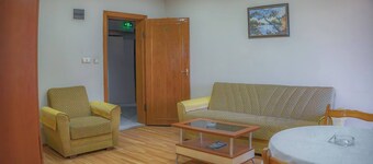 Room-spacious Hopa Suite & City View