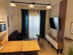 Smart TV - The Lily Courtyard (Fuengirola)