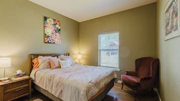 4 bedrooms, iron/ironing board, WiFi, bed sheets