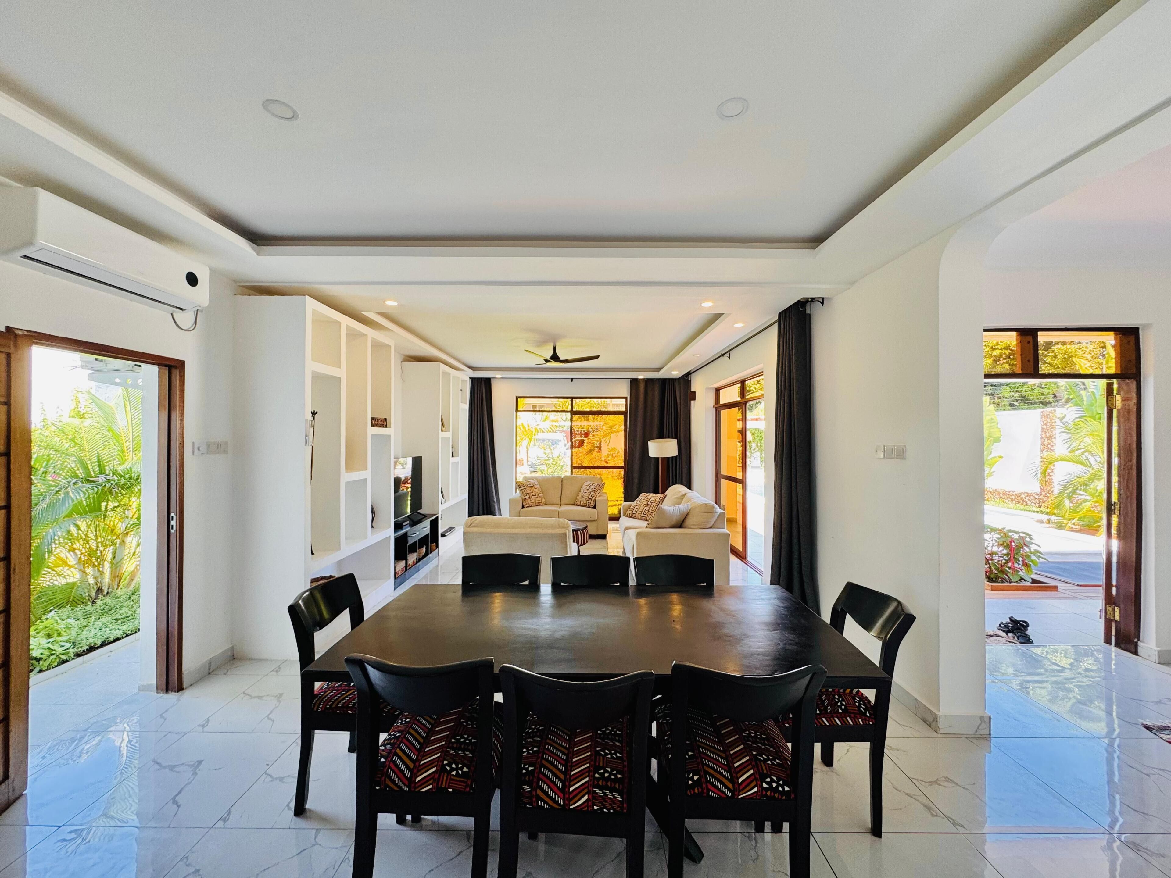 Villa | Dining