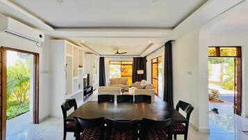 Villa | Dining