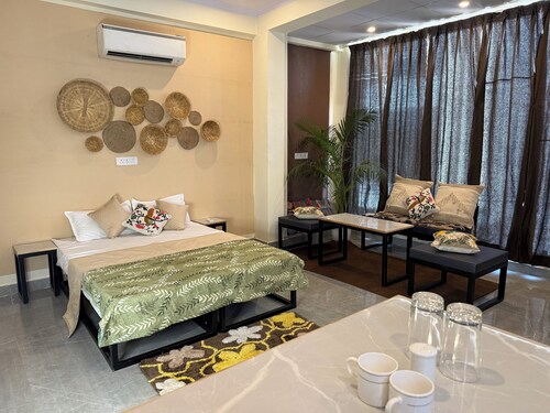 High table | The Yak | City Park | Mansarovar