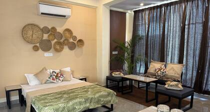 High table | The Yak | City Park | Mansarovar