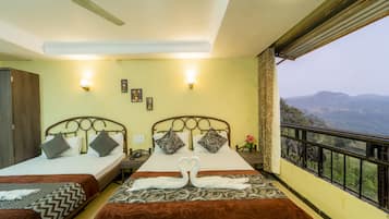 Habitación cuádruple familiar, vista al valle | Escritorio y wifi gratis