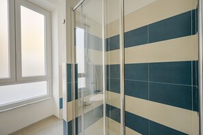 Dusche, Bidet, Handtücher
