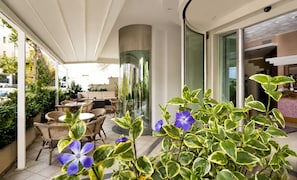 Outdoor dining - Hotel Kennedy (Rimini)