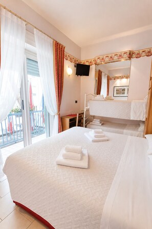 Desk - Hotel Kennedy (Rimini)