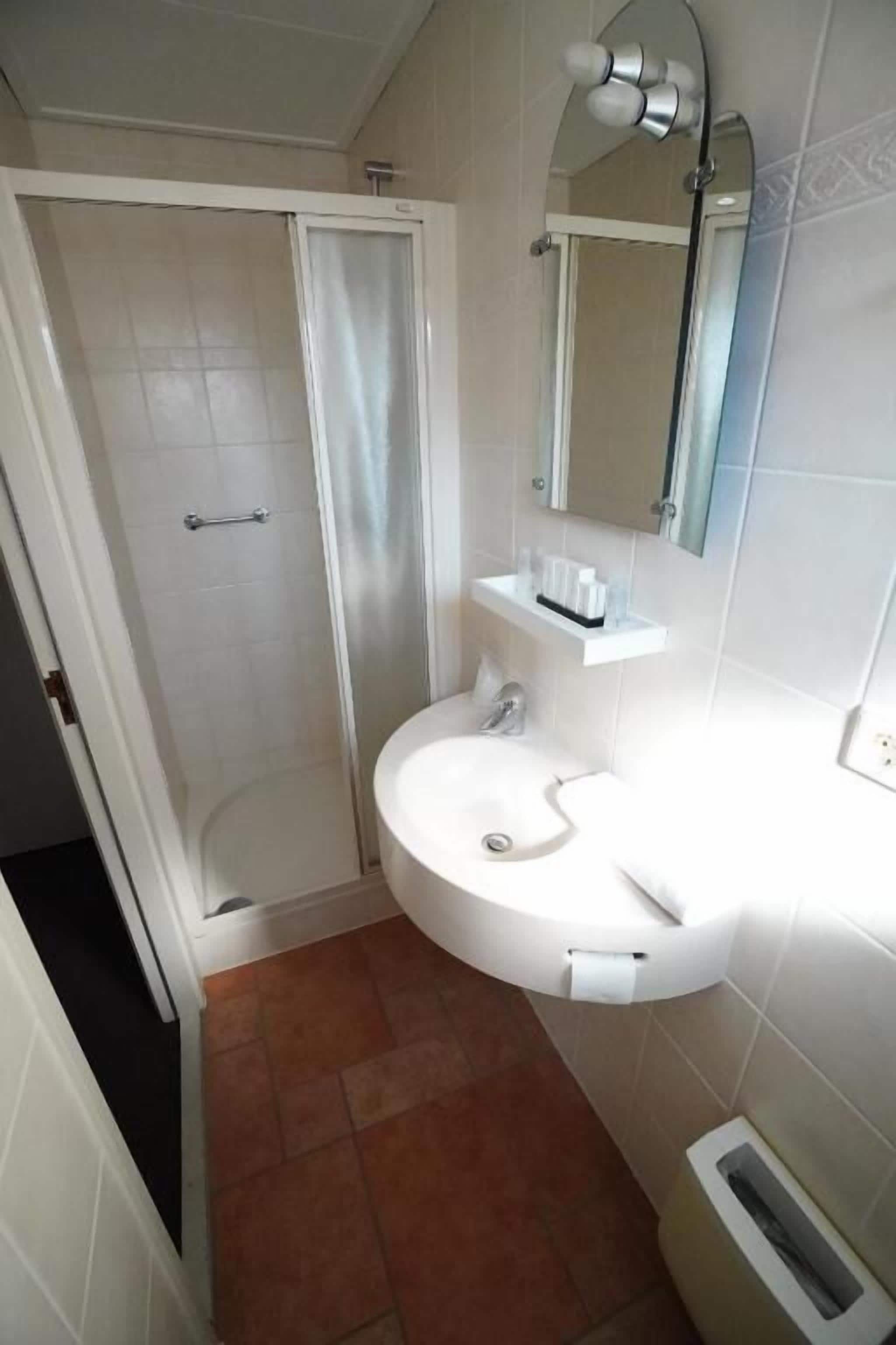 Standard Twin Room | Bilik Mandi
