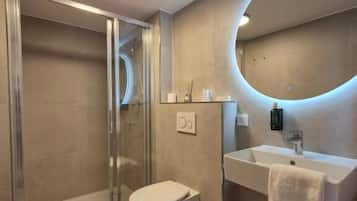 Twin Room | Bathroom