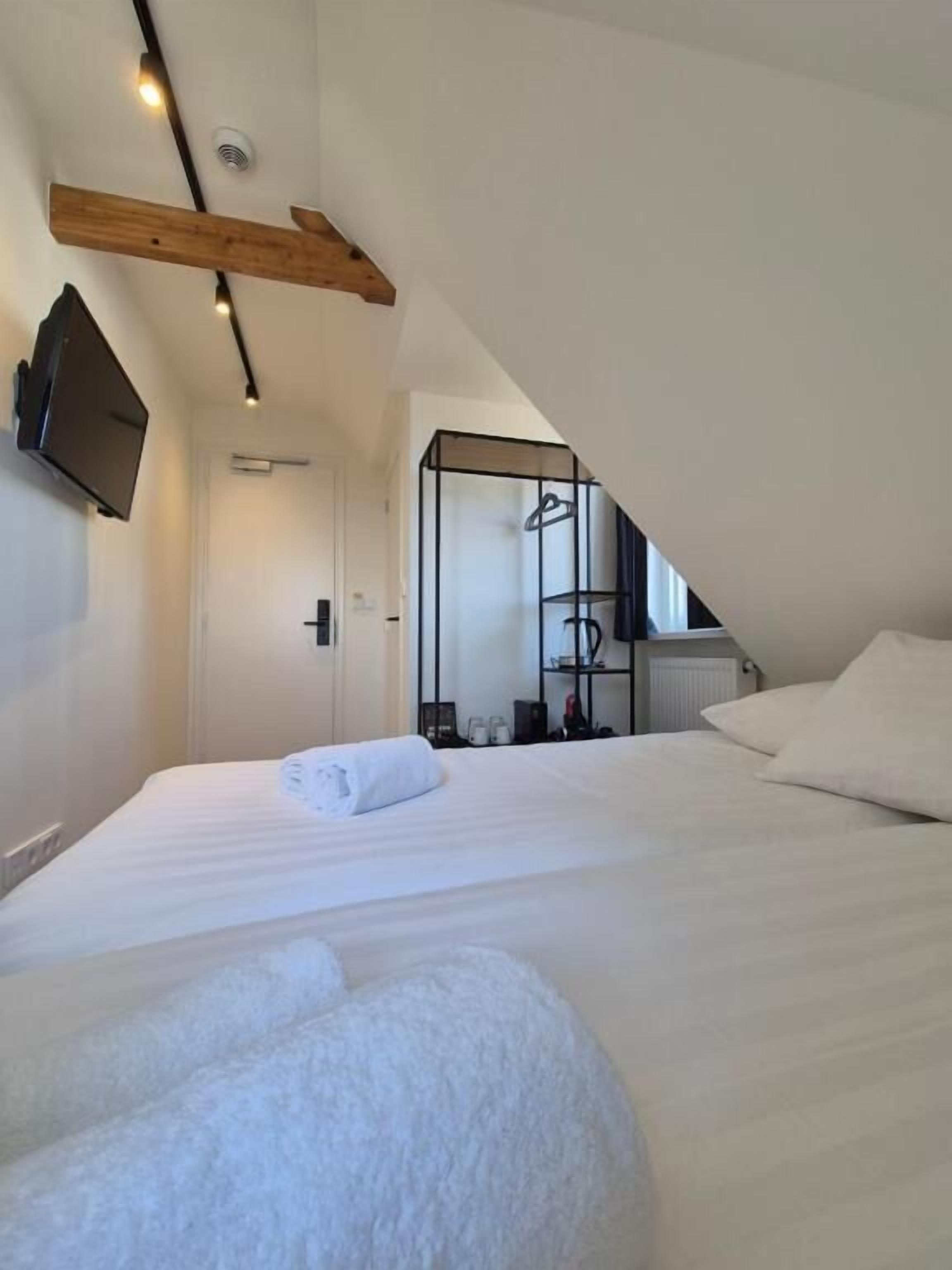 In-room safe, free WiFi