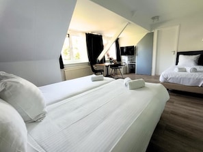 In-room safe, free WiFi - Hotel den Burg (Den Burg)