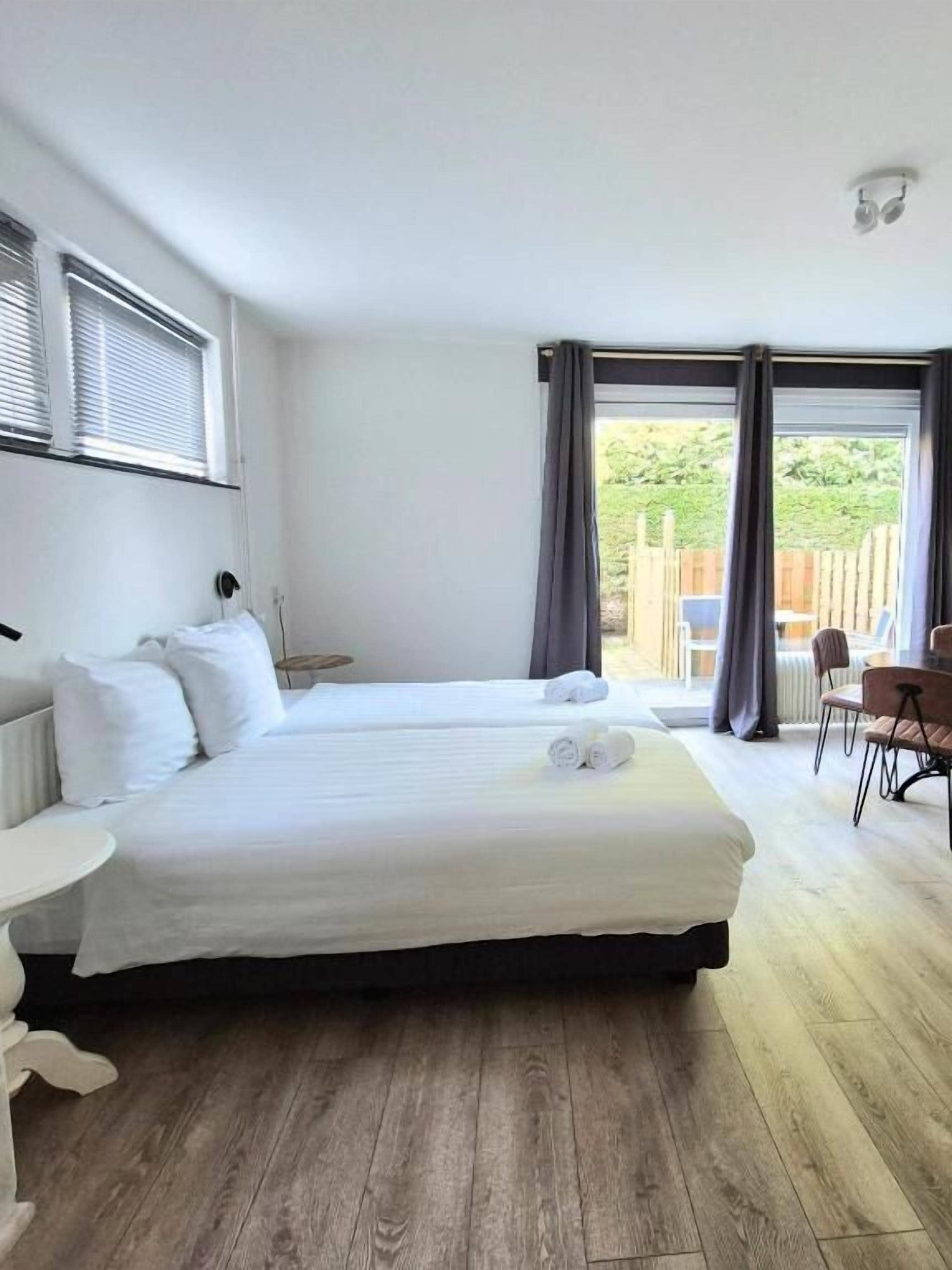 Family Room, Patio | Peti besi dalam bilik, Wi-fi percuma 