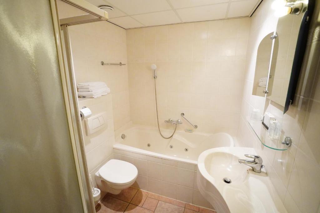 Superior kamer, 1 twee- of 2 eenpersoonsbedden, patio | Badkamer