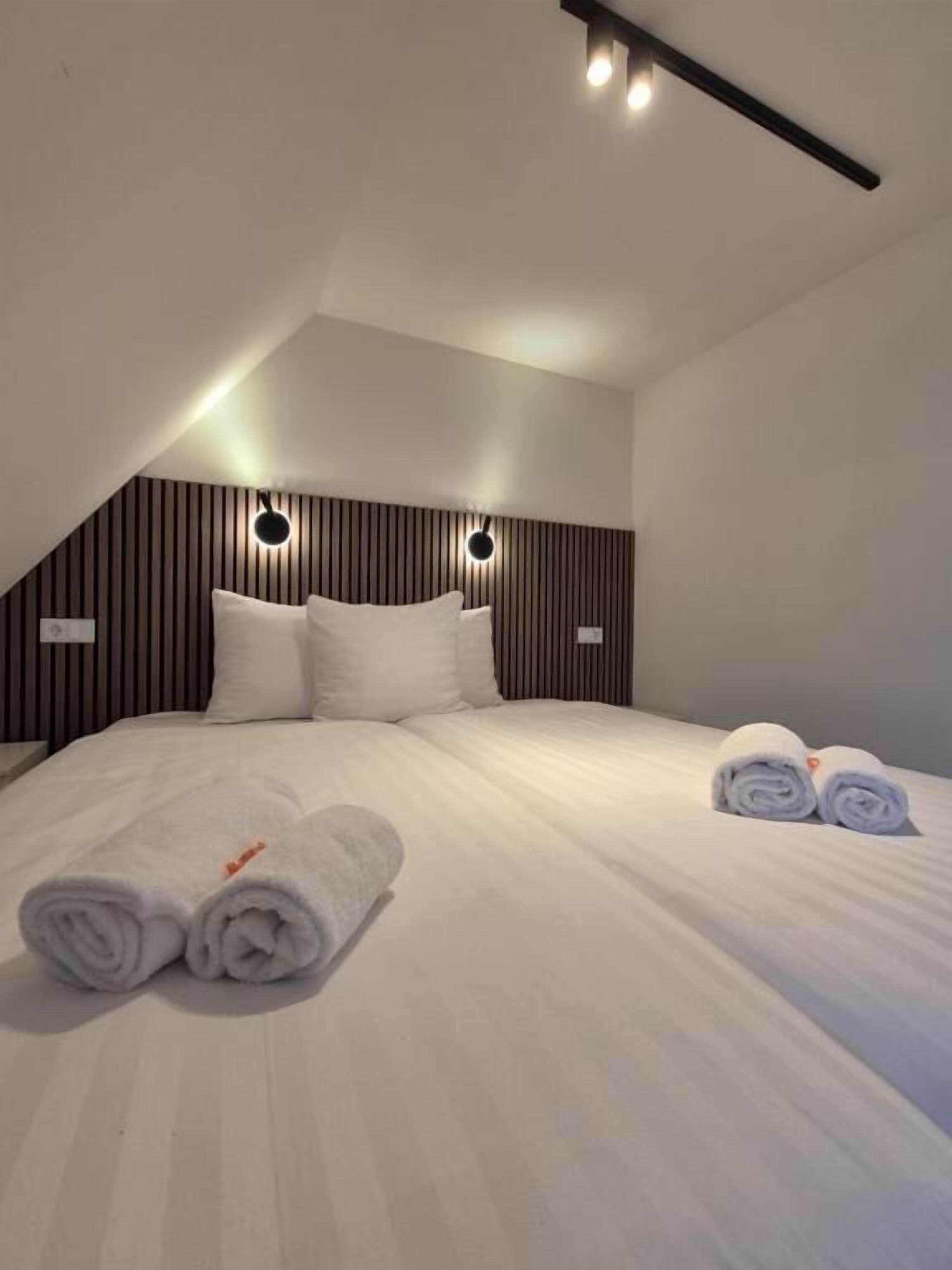 In-room safe, free WiFi
