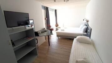 Triple Room | In-room safe, WiFi (free)