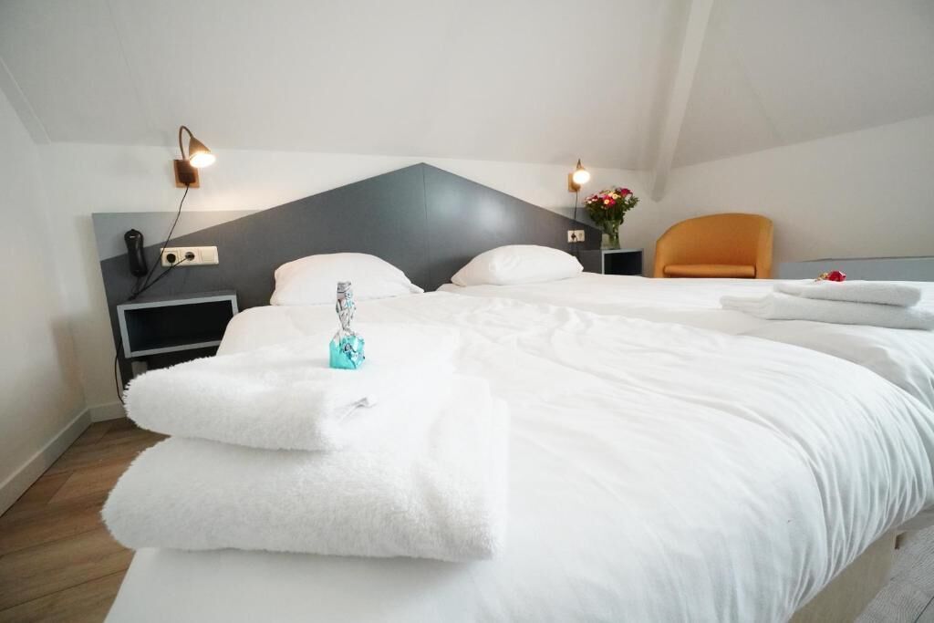 In-room safe, free WiFi