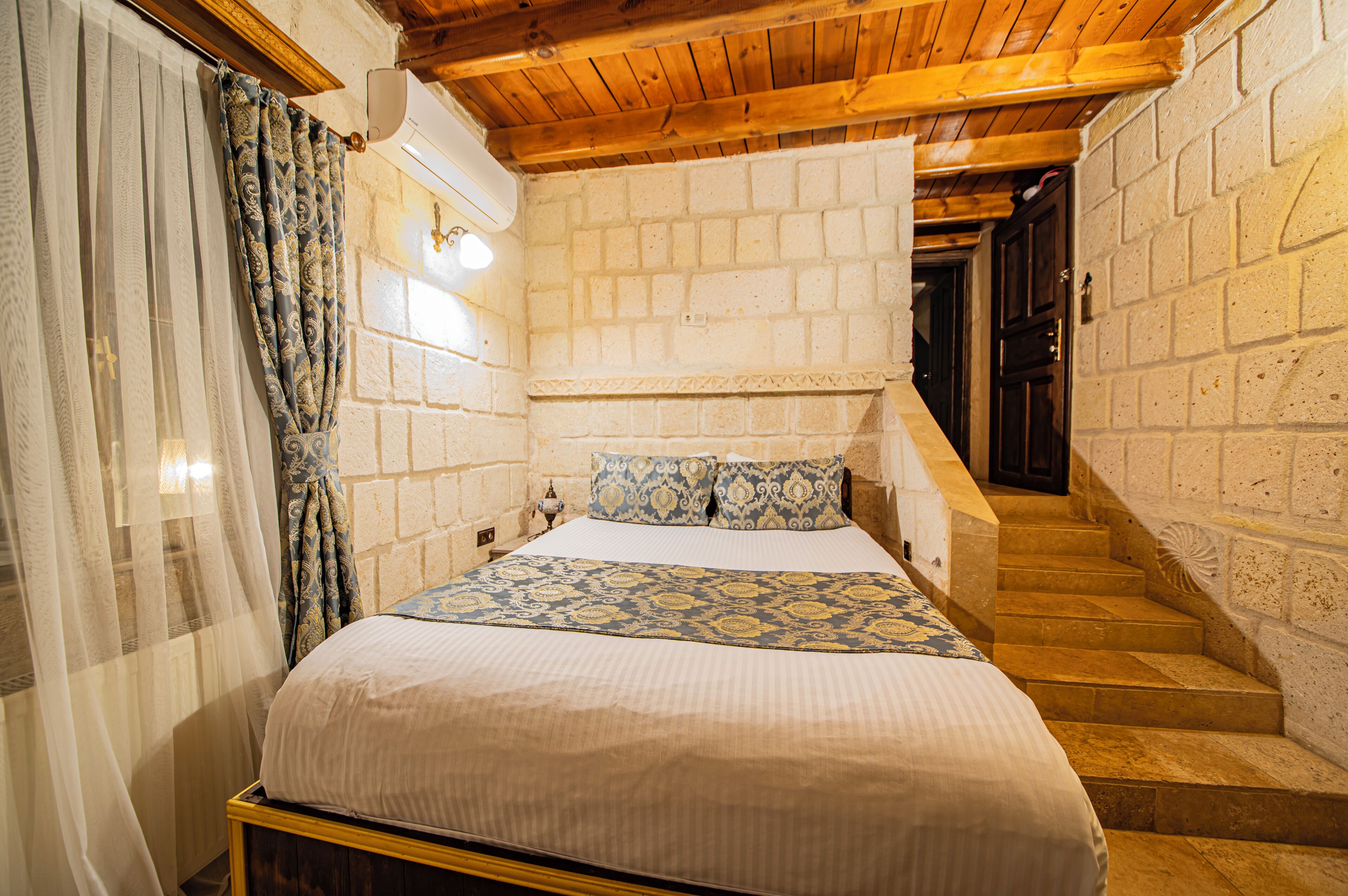 Blackout curtains, soundproofing, iron/ironing board, free WiFi