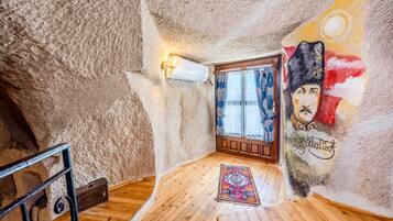 Luxury Suite, Valley View | Premium bedding, minibar, blackout curtains, soundproofing
