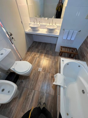 Gratis toiletartikelen, handdoeken, toiletpapier