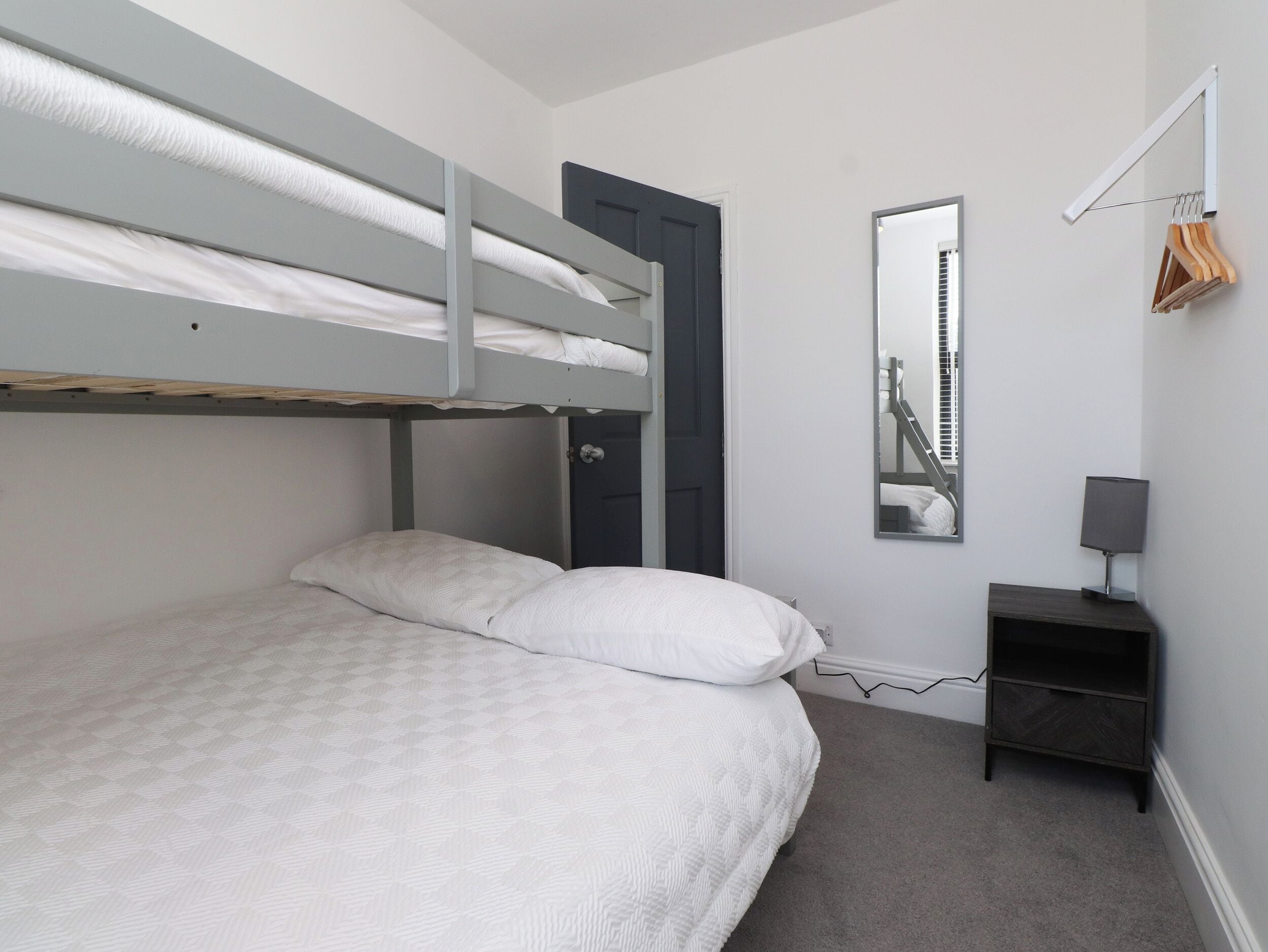 5 bedrooms, WiFi (free), individually decorated, individually furnished