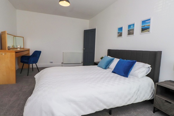 5 bedrooms, WiFi (free), individually decorated, individually furnished