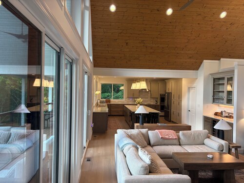 Luxury Norris Lakefront Mtn. Sd. Retreat  • Tram • Pvt Dock & Cove • Sleeps 16