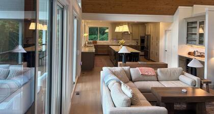 Luxury Norris Lakefront Mtn. Sd. Retreat • Tram • Pvt Dock & Cove • Sleeps 16