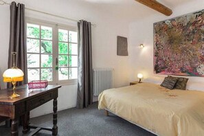 4 bedrooms, iron/ironing board, WiFi, bed sheets - Les Maquinols - Spacious Provence Villa, Mont Ventoux, Bédoin, walk to village (Bédoin)