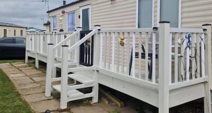 Caravan Sleeps 8 - Parking, Pet Friendly