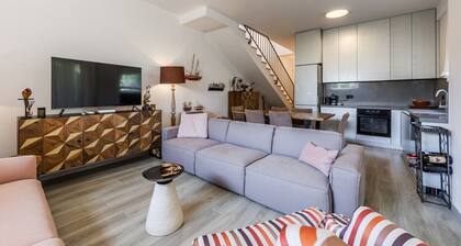 Holiday Villa | Patio & Free Parking by PikHost
