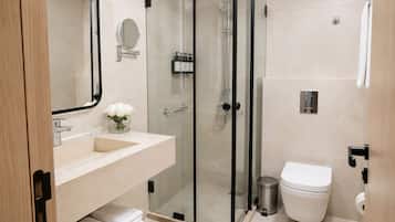 Doppia Deluxe, vista montagna | Bagno | Doccia, set di cortesia gratuito, asciugacapelli, pantofole