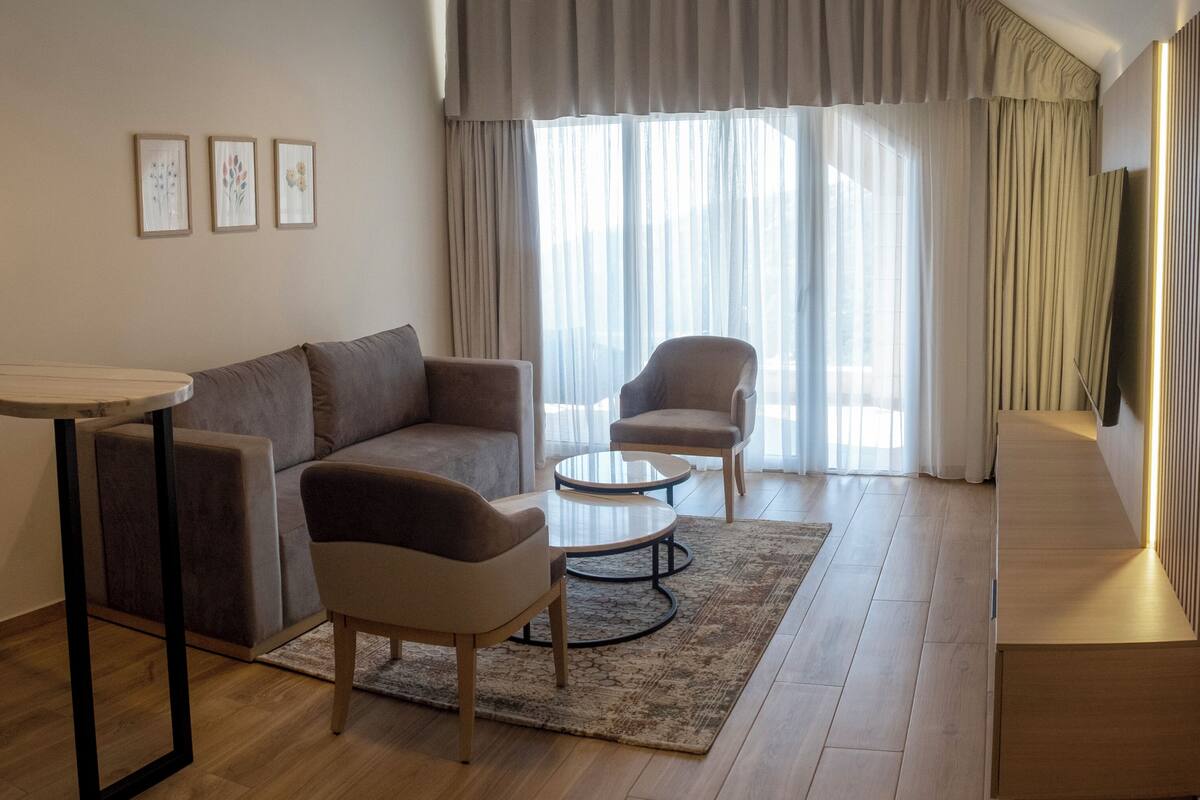 Luxury Suite, Mountain View | In-room safe, desk, iron/ironing board (on request), WiFi (free)