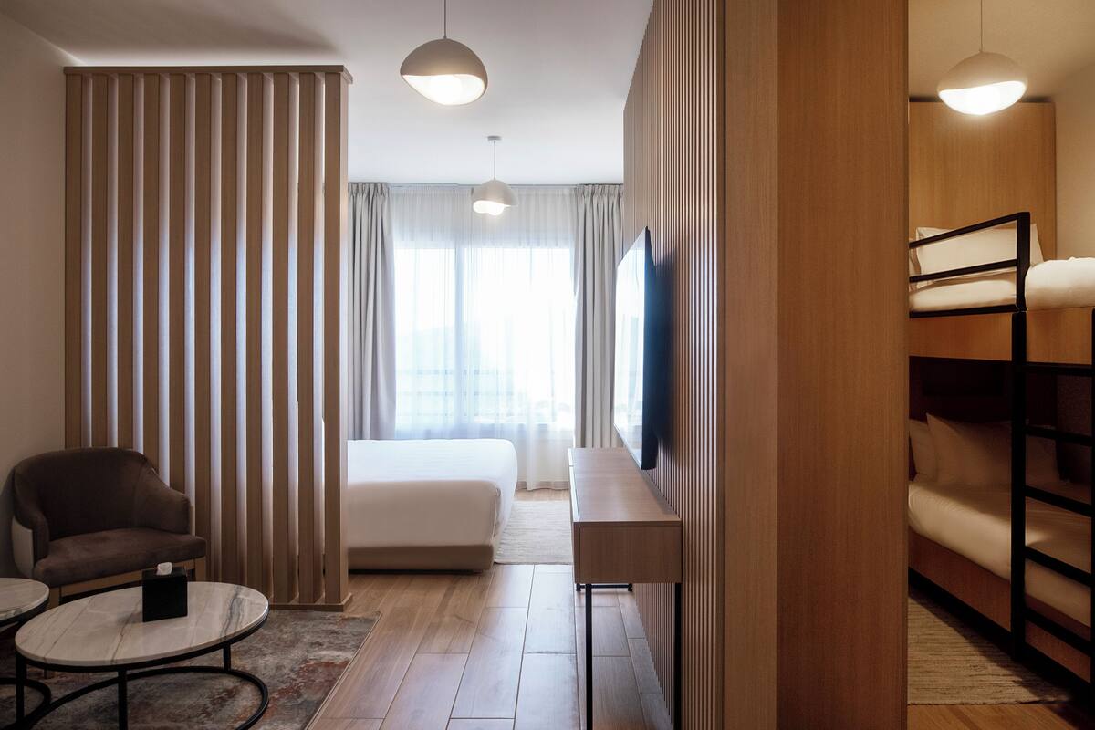 Family Suite, Mountain View | In-room safe, desk, iron/ironing board (on request), WiFi (free)