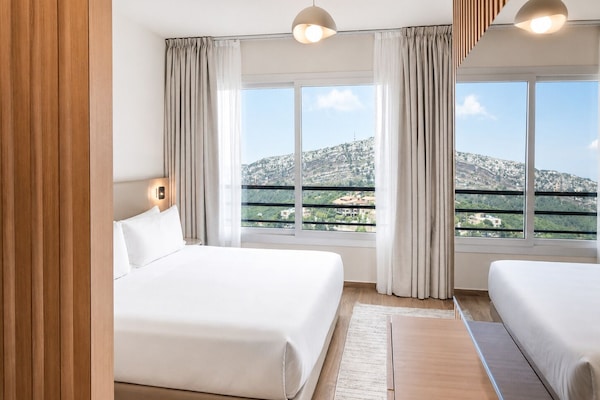 Family Suite, Mountain View | In-room safe, desk, iron/ironing board (on request), WiFi (free)