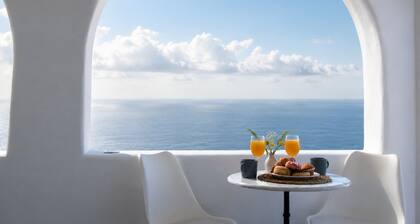 2 Gods Santorini - Apollon Jacuzzi Sea View Suite