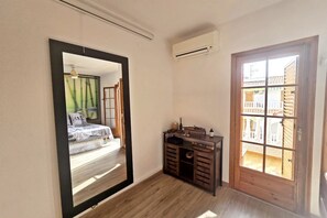 3 Schlafzimmer, Schreibtisch