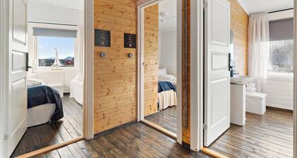 Astra Whale - Waterfront Boutique Hostel in Lofoten