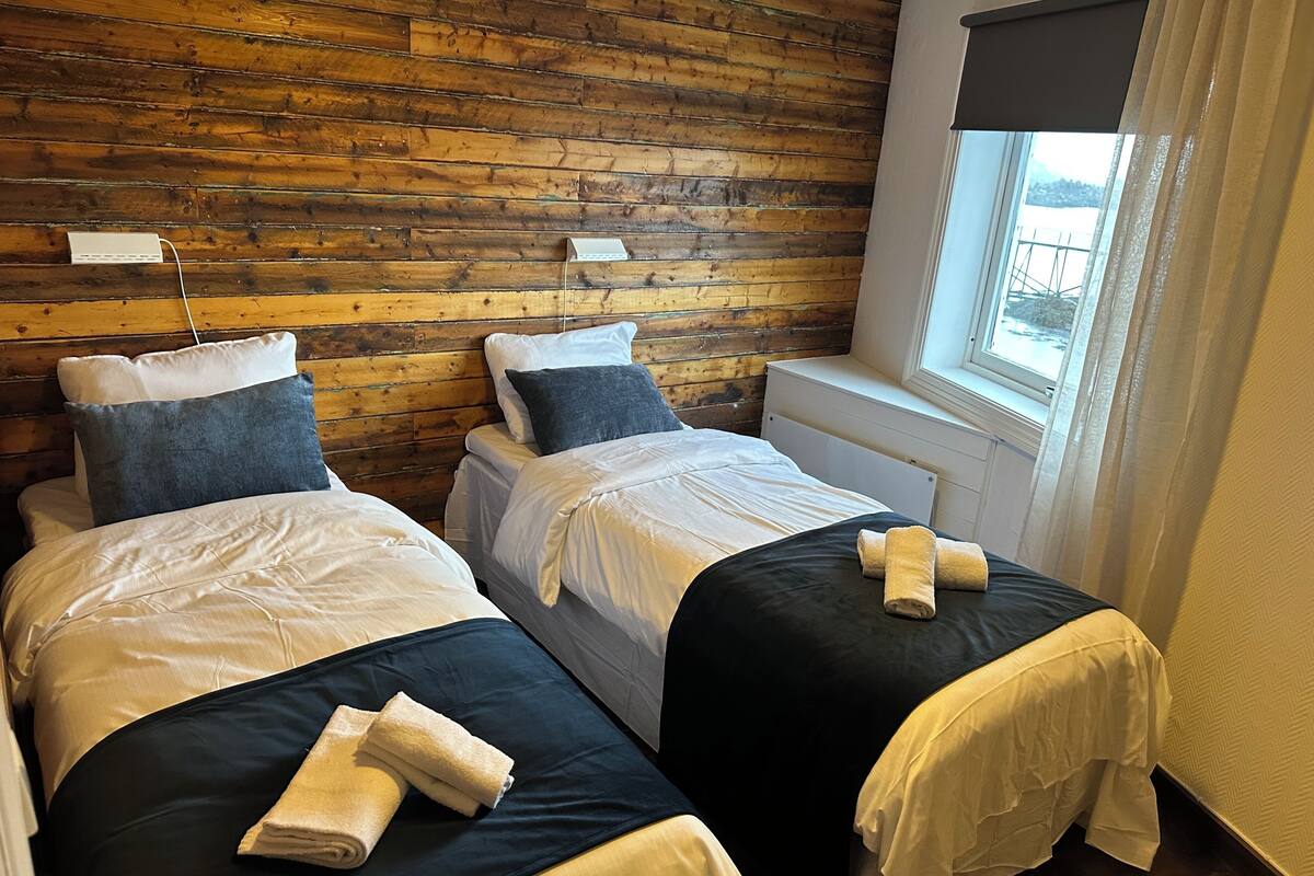 Double or Twin Room, 2 Single Beds, Partial Sea View | Free WiFi
