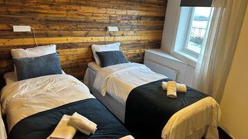 Kamar Double atau Twin, 2 Tempat Tidur Twin, pemandangan laut terbatas | Wi-Fi gratis