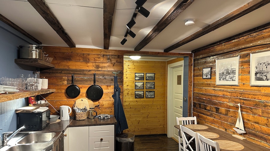 Astra Whale - Seafront Boutique Hostel, Lofoten